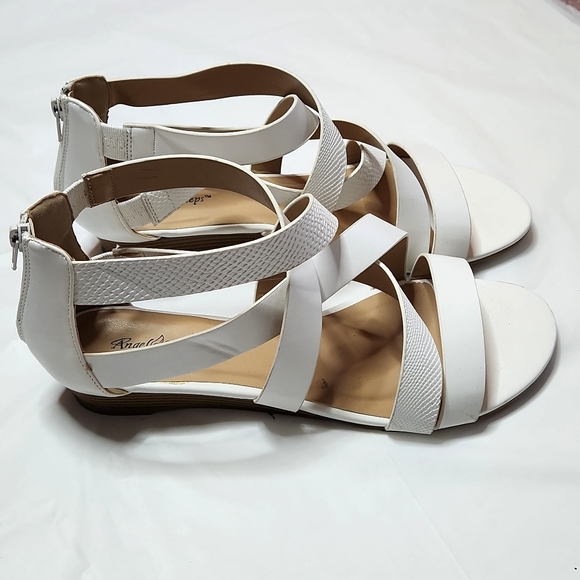 Angel Steps Sandals - Picture 2 of 7